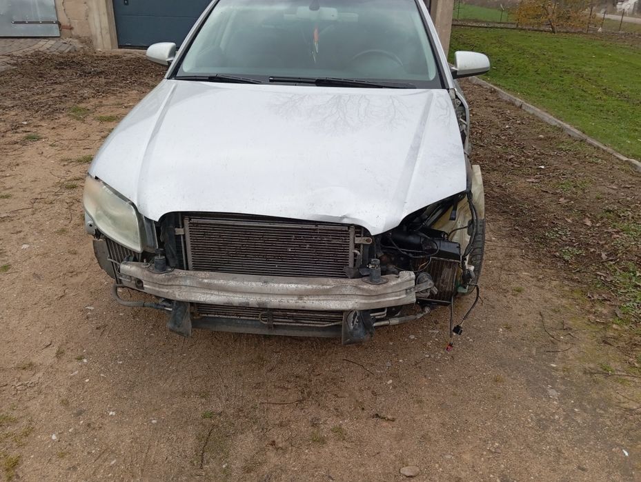 Audi a4b7 uszkodzony