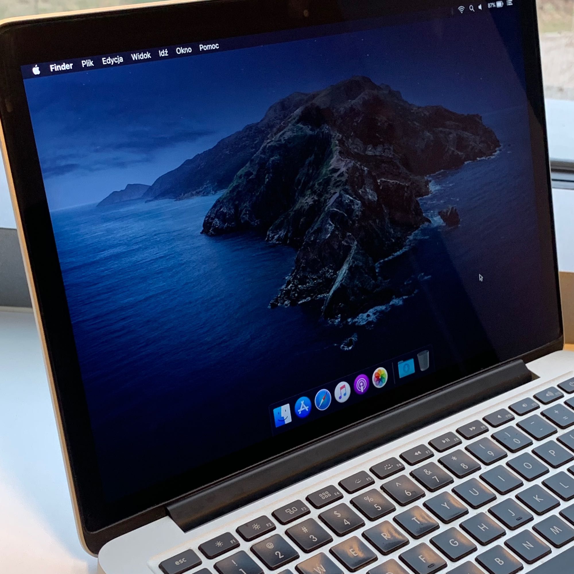 MacBook Pro 13 -calowy z ładowarką w pełni sprawny