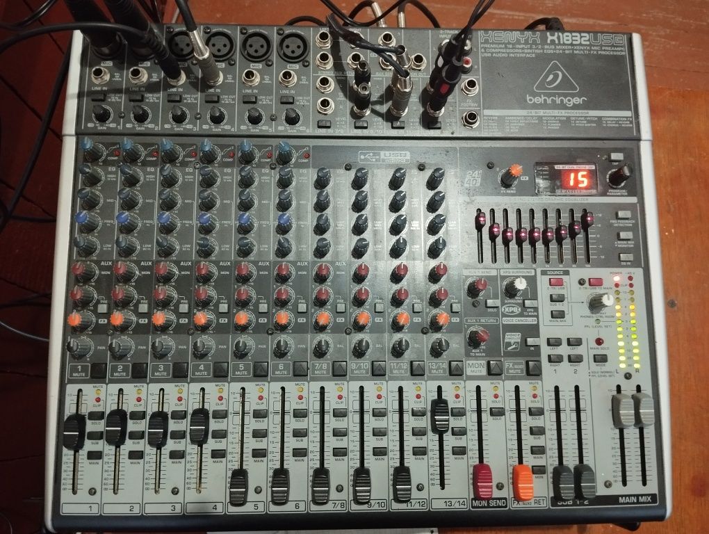 Продам мікшерний пульт Behringer Беренджер XENYX X1832USB.
