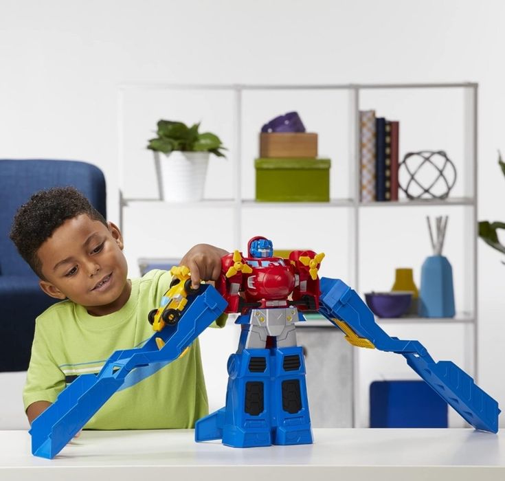 Ігровий набір Optimus Prime Jumbo Jet Wing Racer, фігурка Бамблбі.