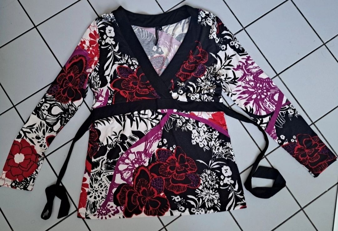 Bluzka damska w kwiaty z paskiem Dream Star XL