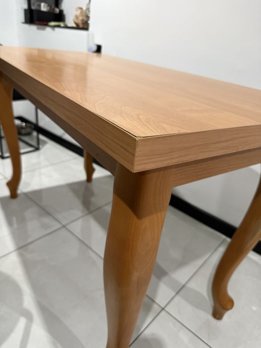 Klasyczny stół kuchenny