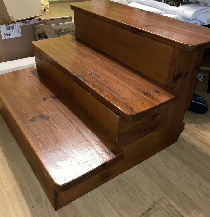 Schody drewniane stopnie dostawiane