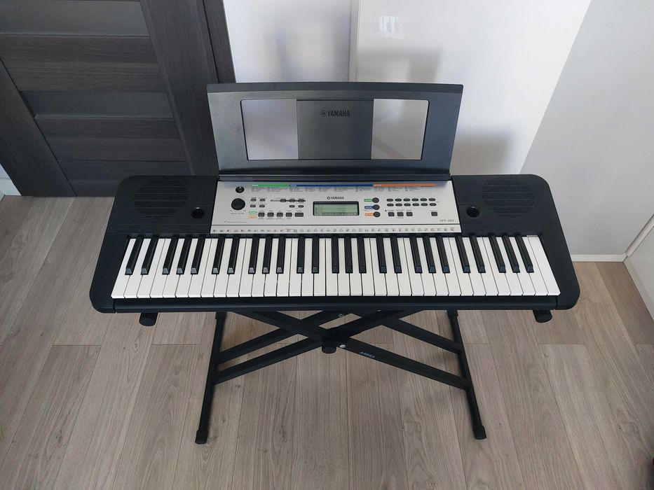 Keyboard YAMAHA YPT-255
