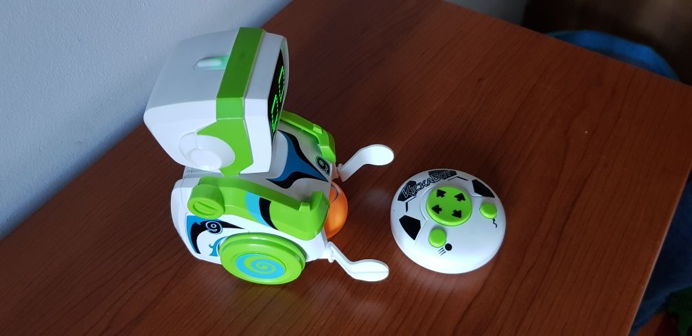Robot KickaBot piłka nożna