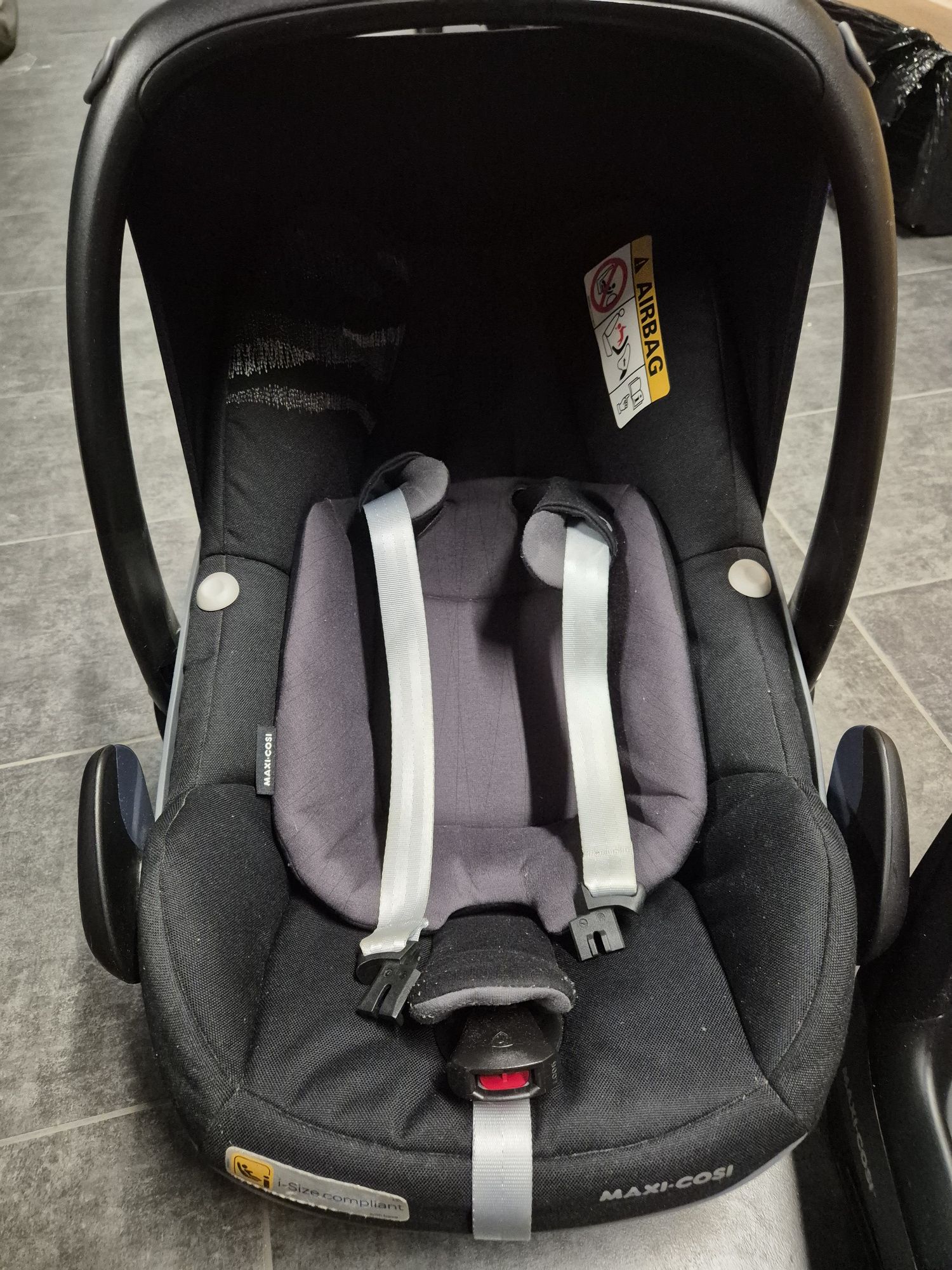 Fotelik samochodowy Maxi Cosi Pebble Pro i-Size z bazą FamilyFix One