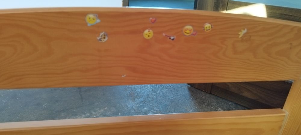 Łóżko z szufladą na kółkach