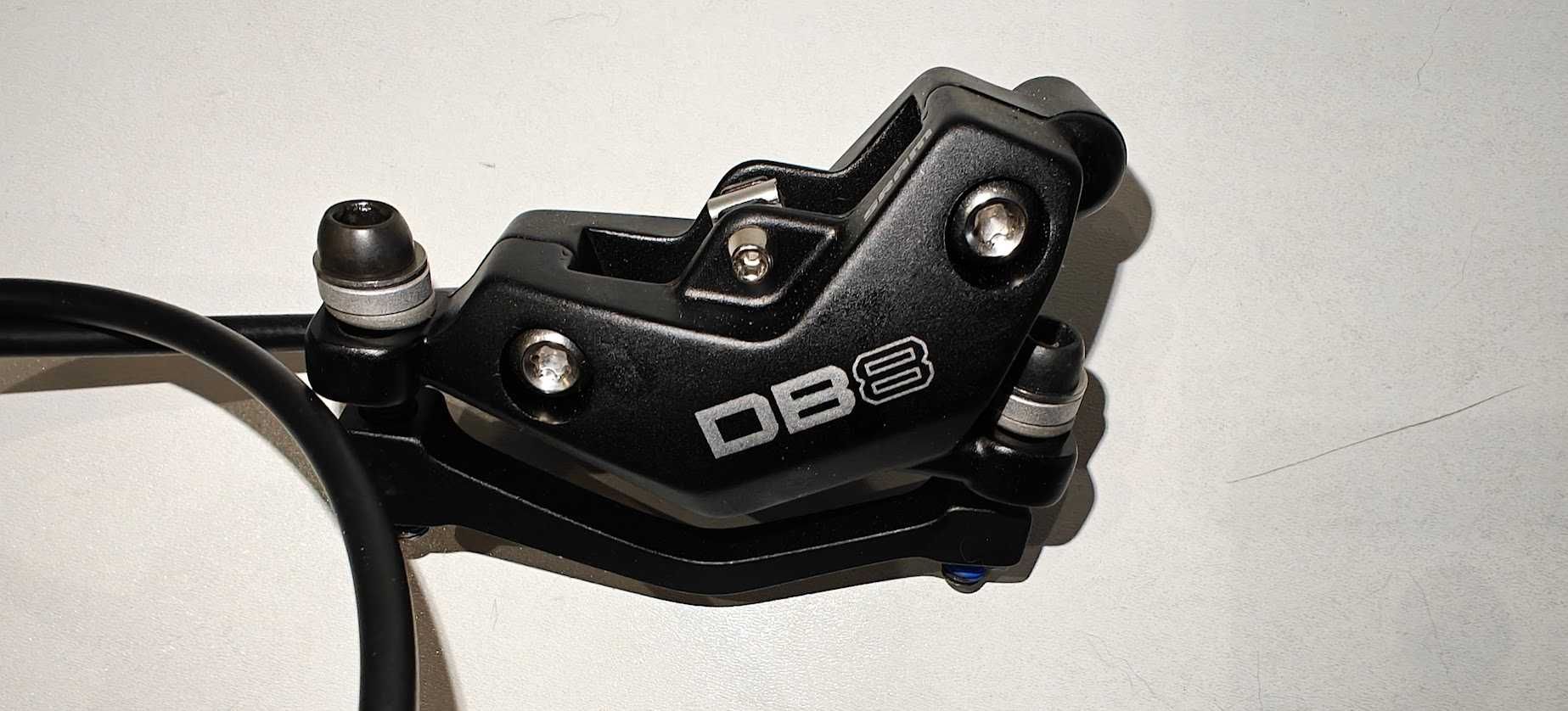 Hamulce tarczowe SRAM DB8 z manetką SRAM GX DH 7 biegową