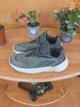 Оригінальні кросівки Adidas Ozelia. Розмір 46.