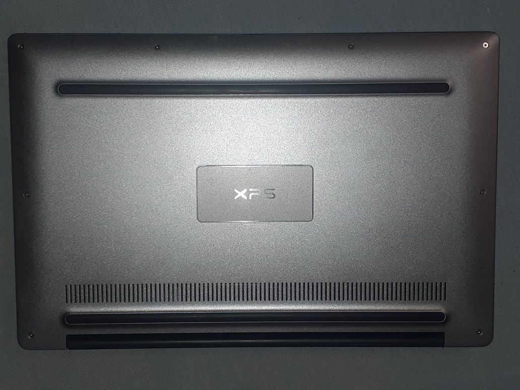 Нетбук Dell XPS 13 9343; 13,3" FHD; i5-5200u (2×2,2GHz); 8GB; 256GB.