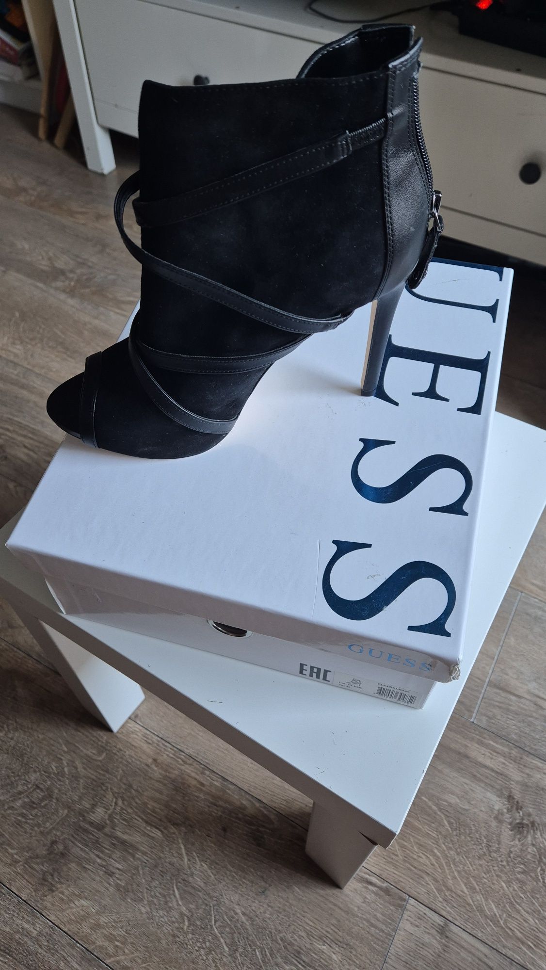 nowe botki Guess z odkrytym palcem r.38