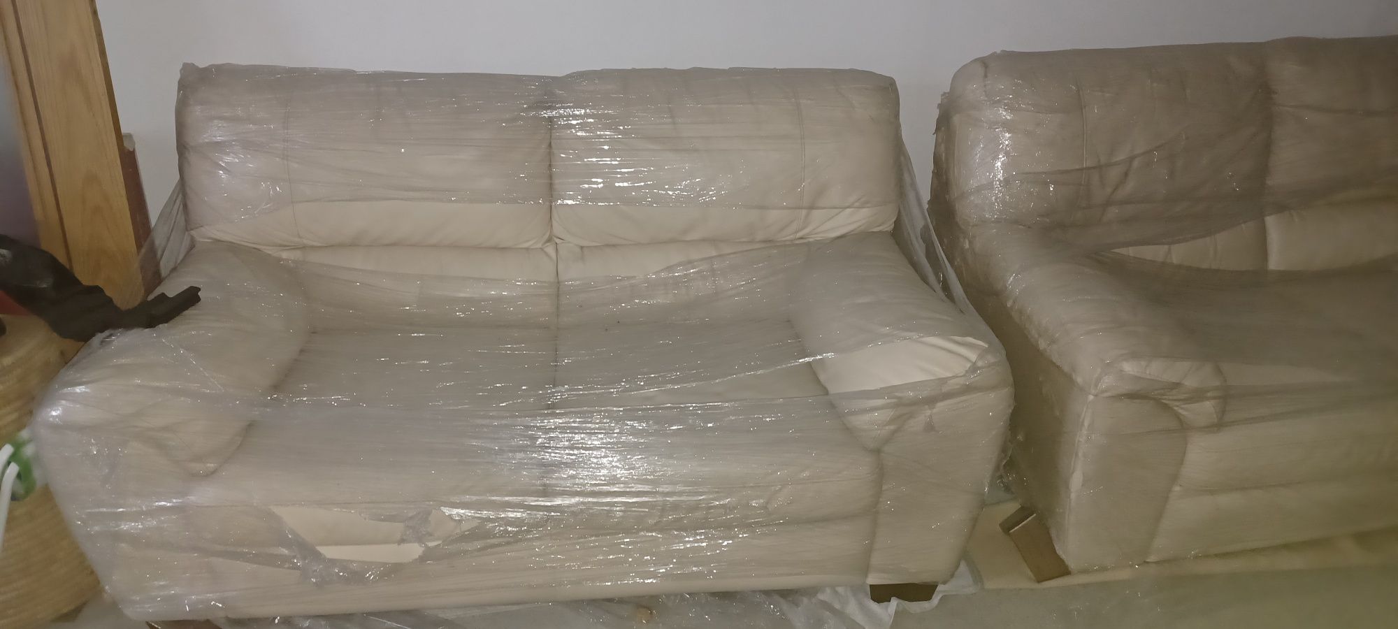 2 Sofás Divani de couro