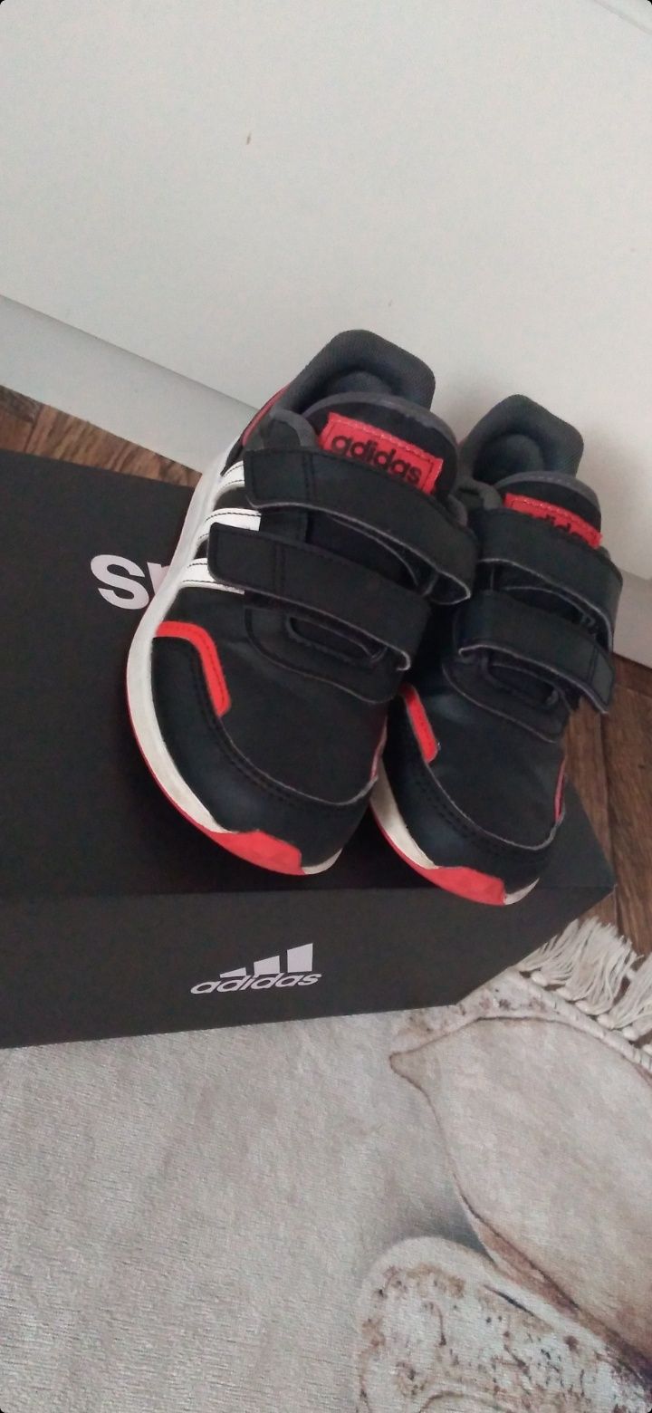 Czarne chłopięce buciki adidas na rzepy 31