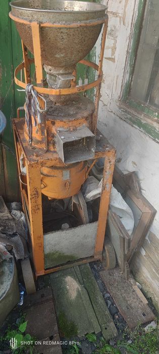 Мельница. Измельчитель для зерновых на 380 Вт.