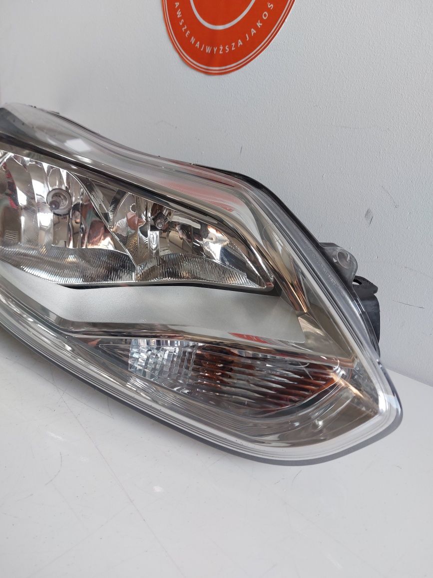 Lampa przednia prawa Ford Focus Mk3 zwykła Europa