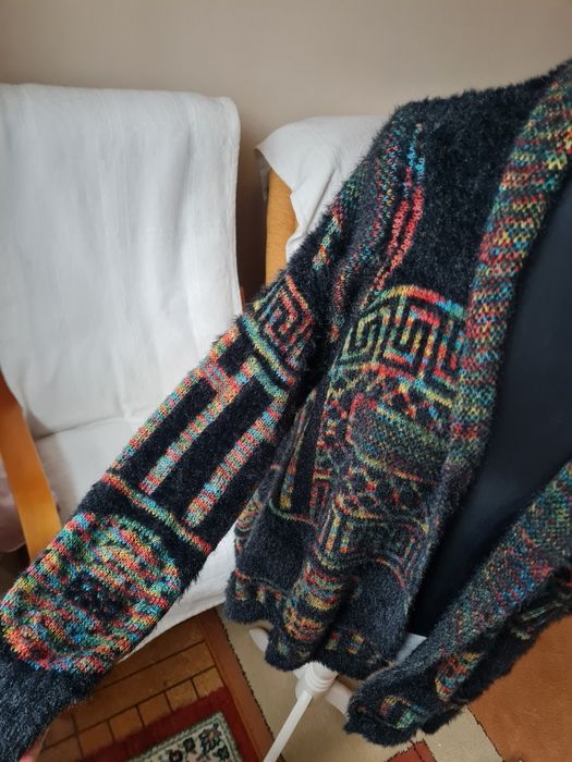 Kardigan sweter aztecki czarny kolorowy cardigan sweterek sensations