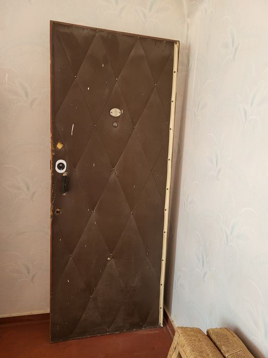 Продам двері вхідні