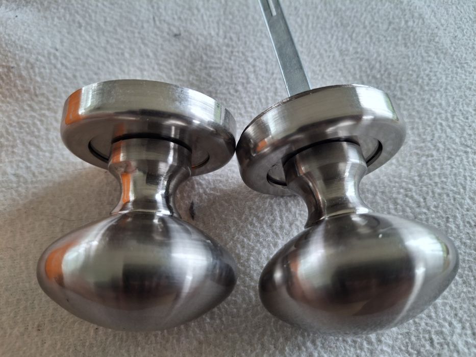 Uchwyt gałka klamka na rozecie satynowa