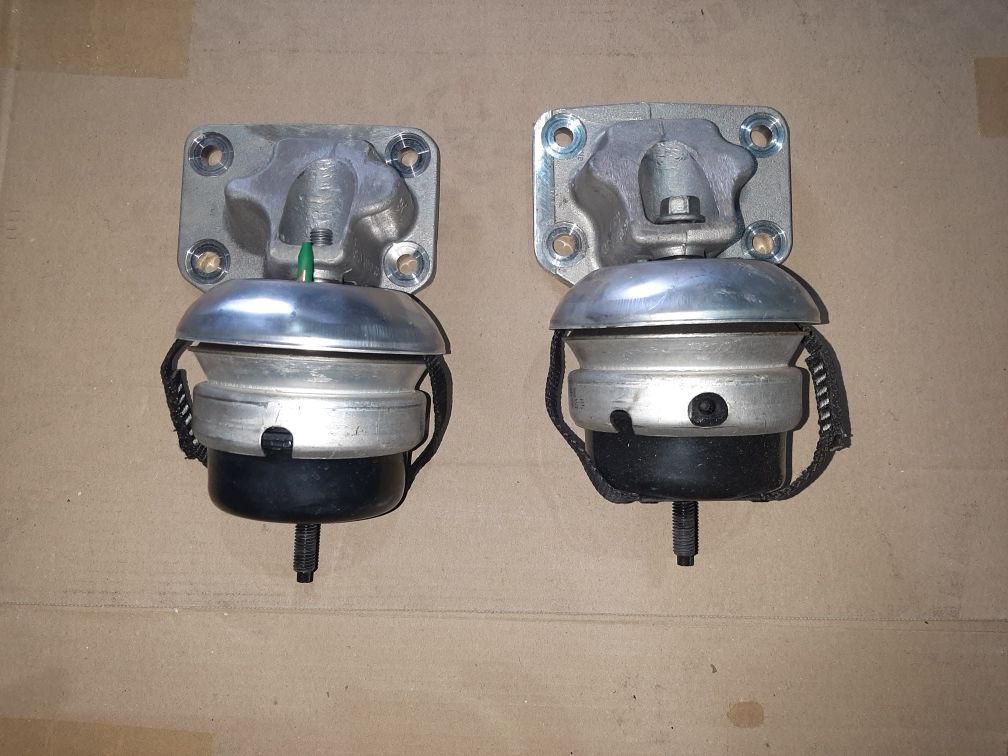 Lapa+poduszka silnika 6.0 v12 DB9 Aston Martin DBS