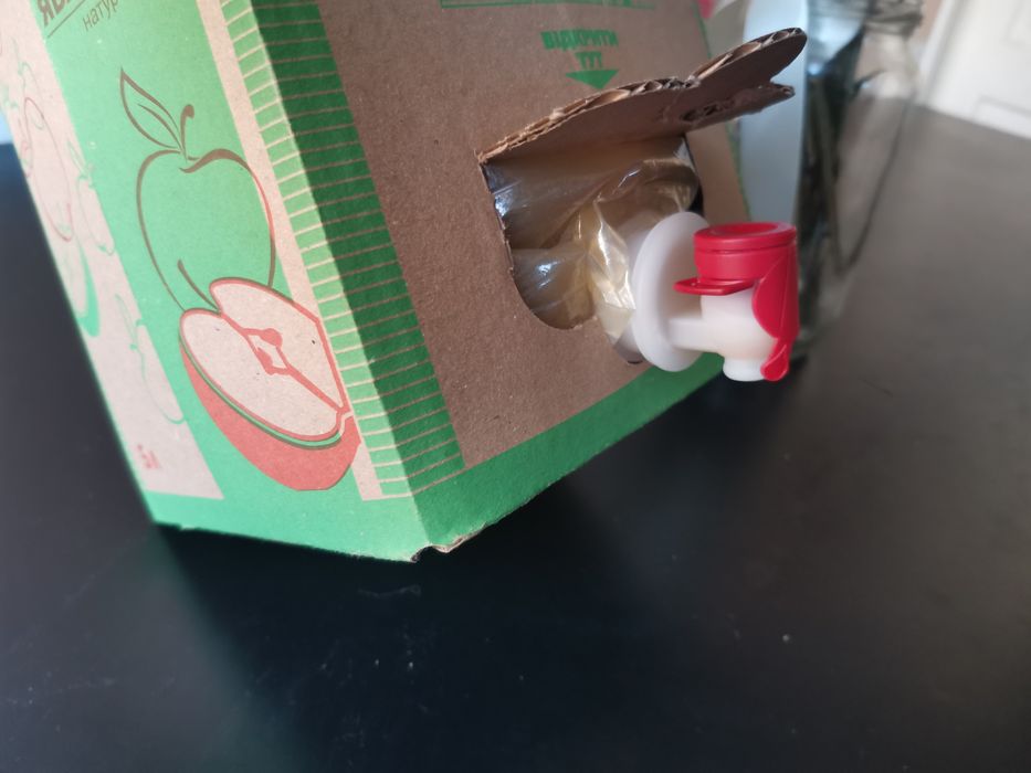 Продам натуральний яблучний сік із власного саду, без цукру