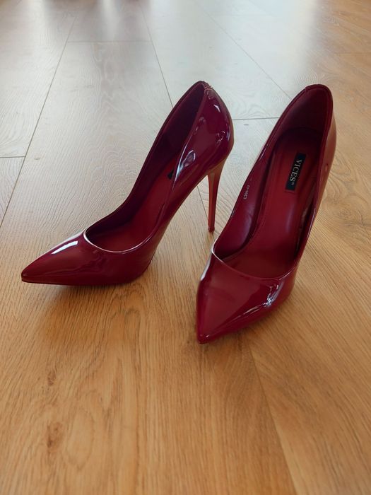 Piękne wysokie szpilki 38