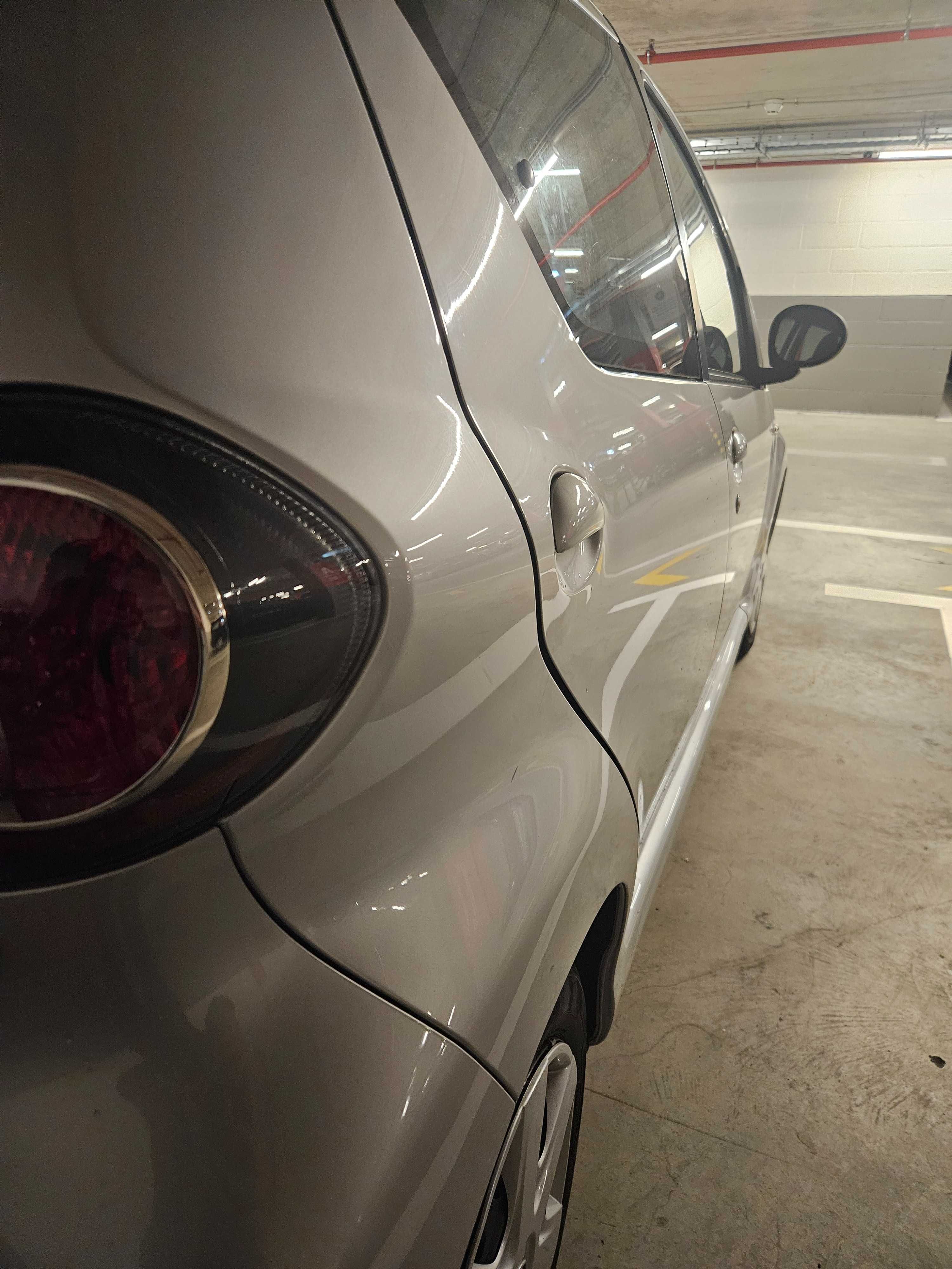 Toyota Aygo 4 portas com AC