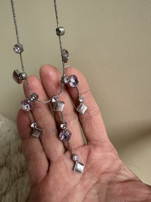 Naszyjnik z jasno fioletowymi krysztalkami