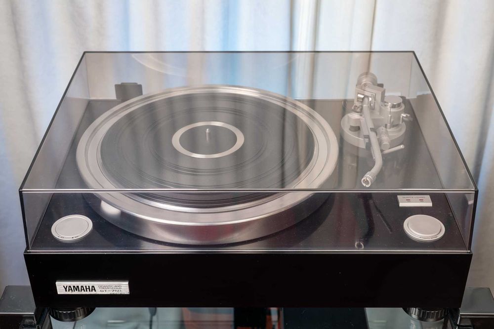 Виниловый проигрыватель YAMAHA GT-750. Отличное состояние