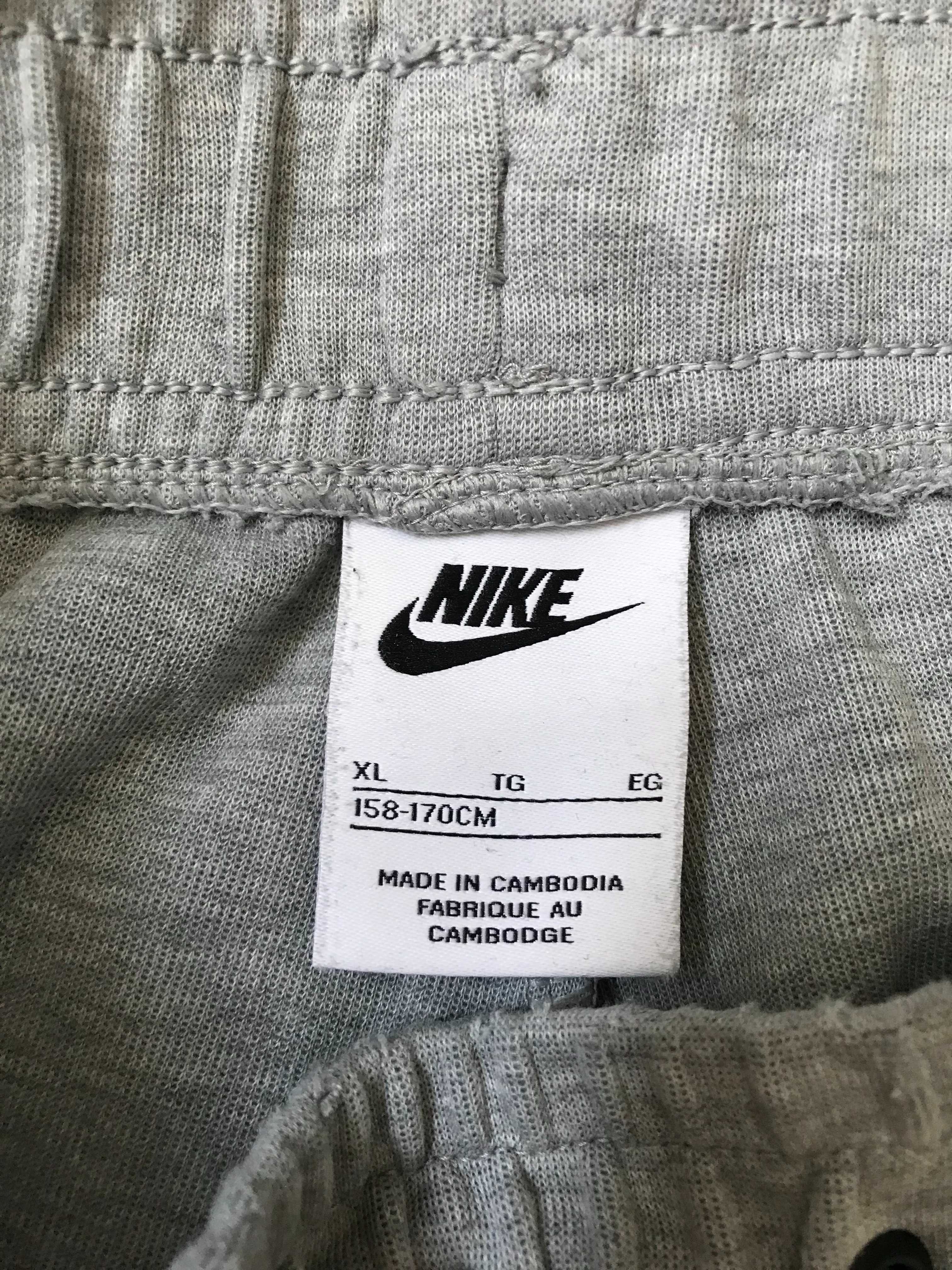 Spodnie dresowe Nike Tech-Fleece rozm. S