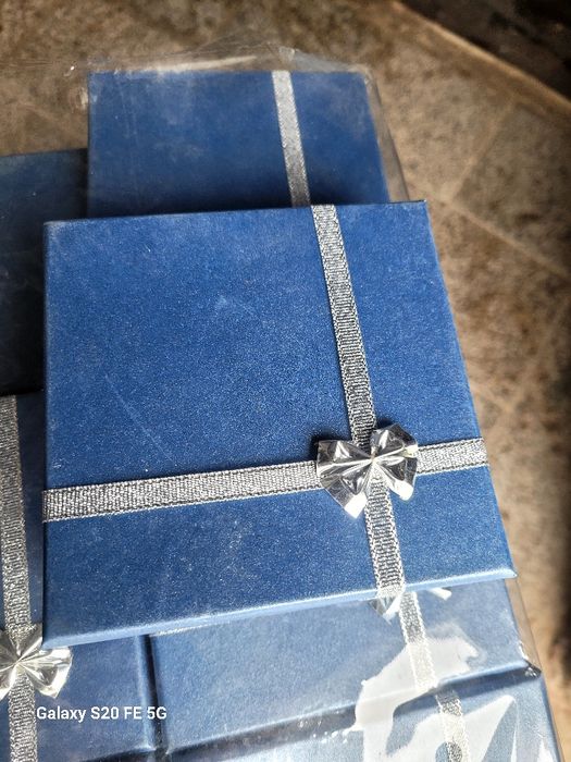 Ofereço Caixas para ofertas mais de 300