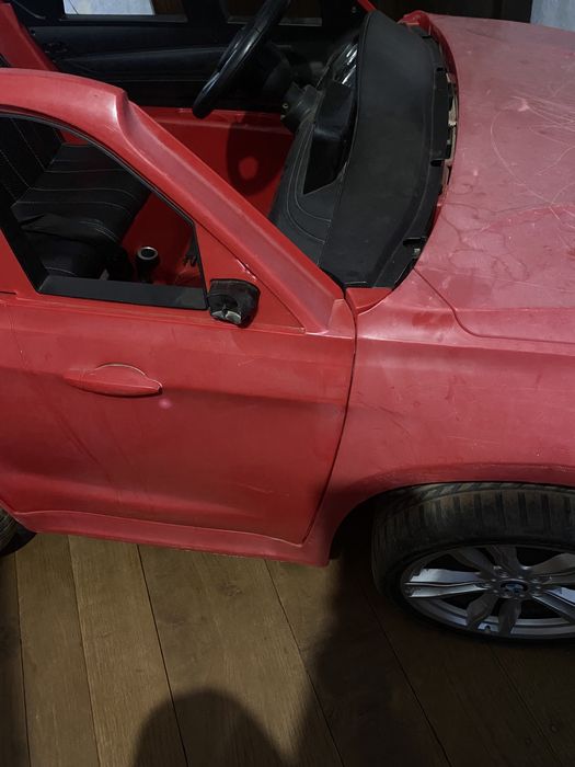 Дитячий електромобіль BMW X6M