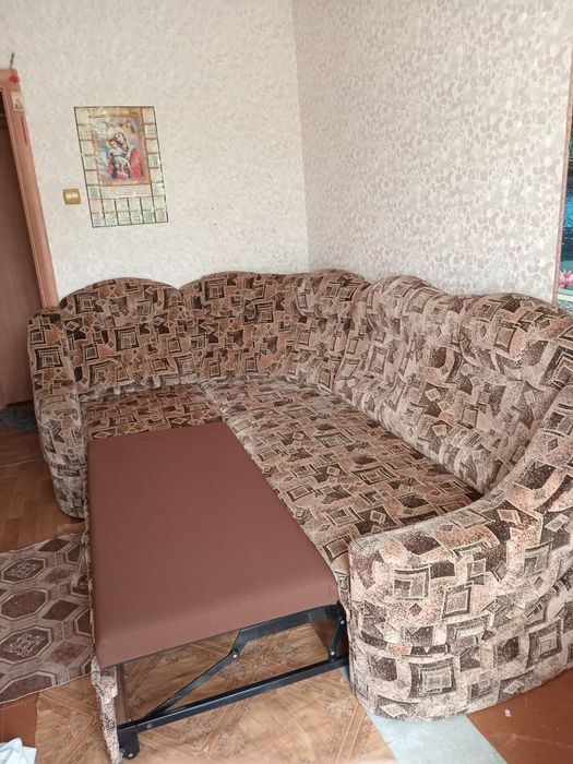 Продаю двомісний диван, який складався з декількох частин