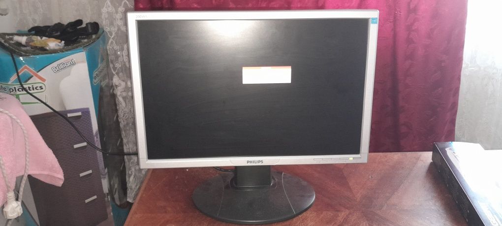 Монитор Phillips hws8200