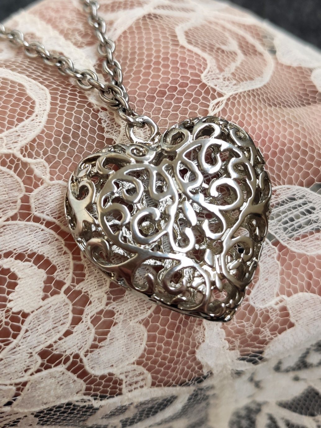Vintage! Łańcuszek z zawieszką ażurowe serce.