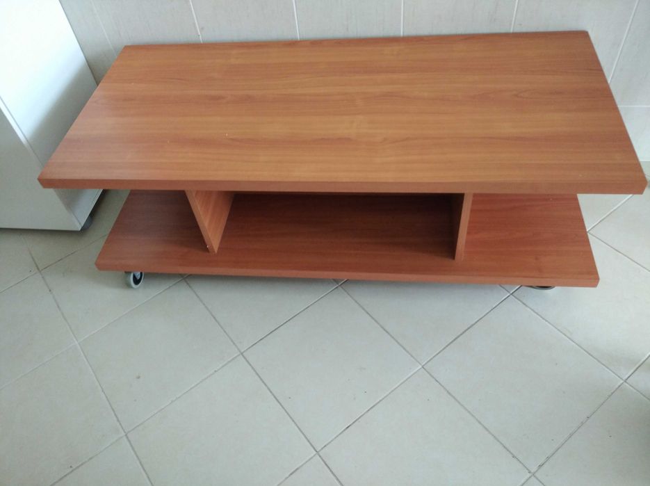 Móvel sala e mesa centro em madeira