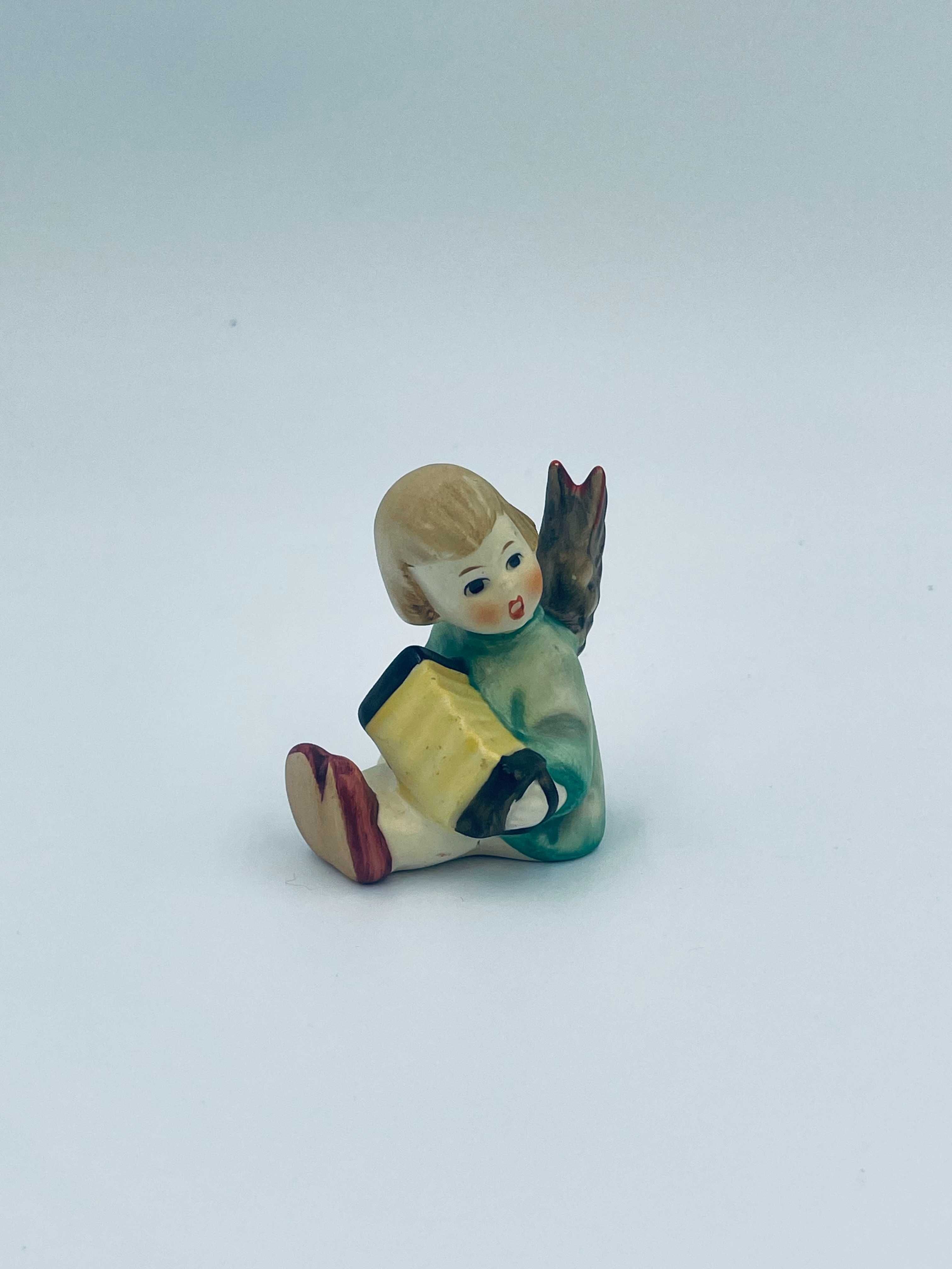 Świecznik z aniołem Goebel Hummel w latach 50-tych