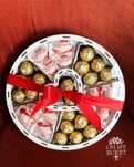 Їстівний подарунковий бокс букет з цукерками Rafaello та Fererro