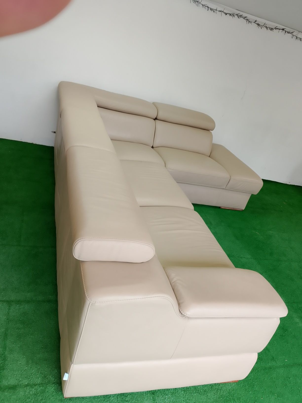 Narożnik elegantek z pojemnikiem na posciel