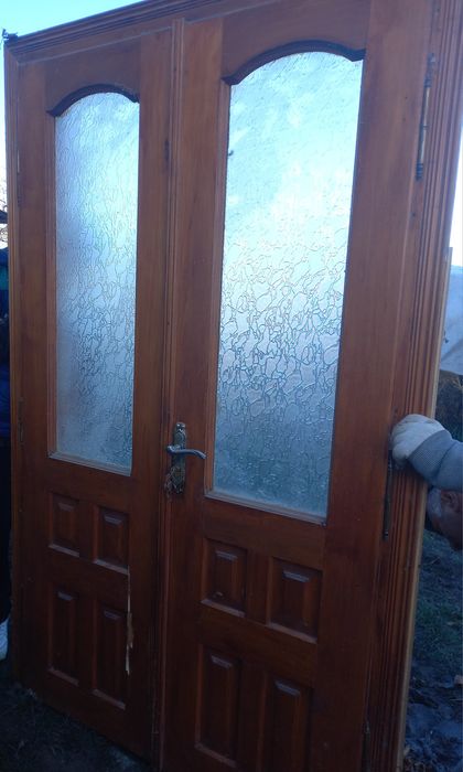 Продаються двері