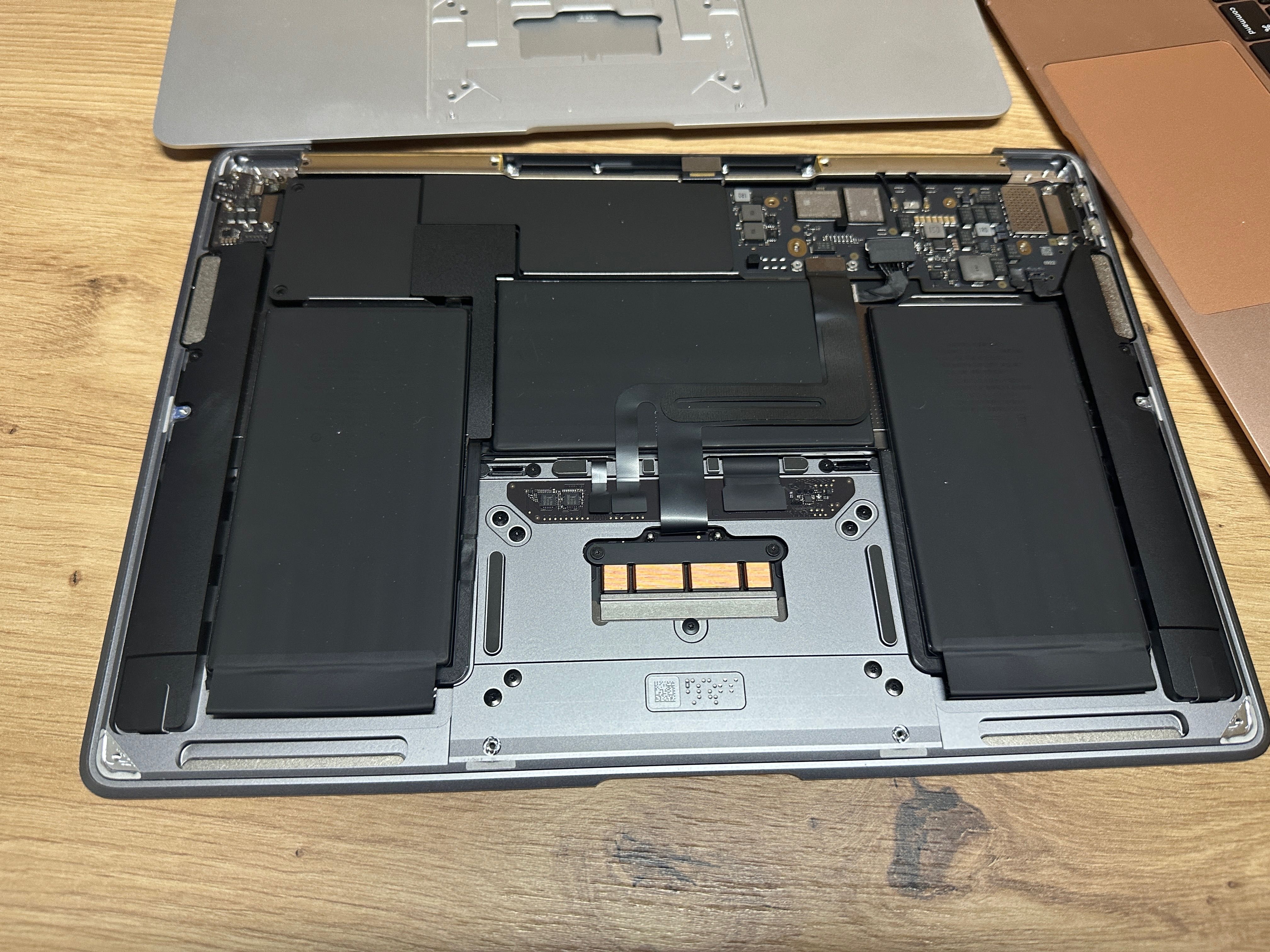 Оригінальні запчастини  Apple Macbook Air 2019 2020 A1932 A2179 A2337
