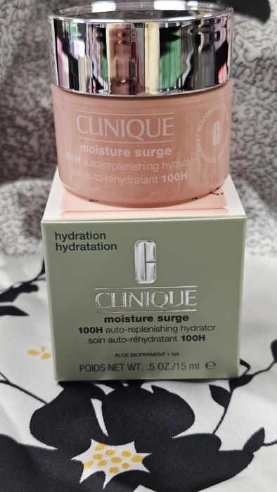 Clinique Moisture Surge 100H Auto-Replenishing Hydrator. Krem