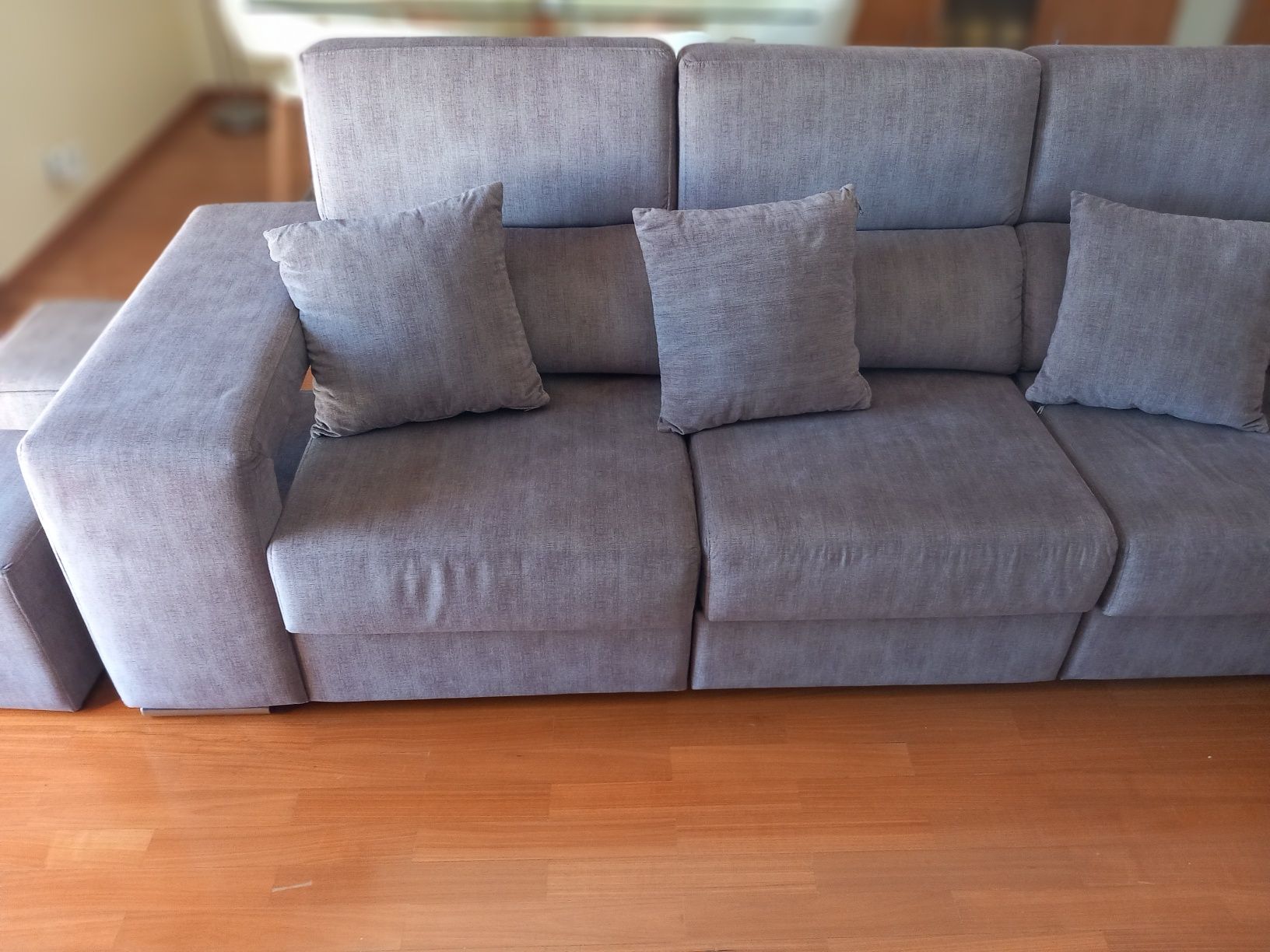 Sofá grande com chaise longue e 3 lugares