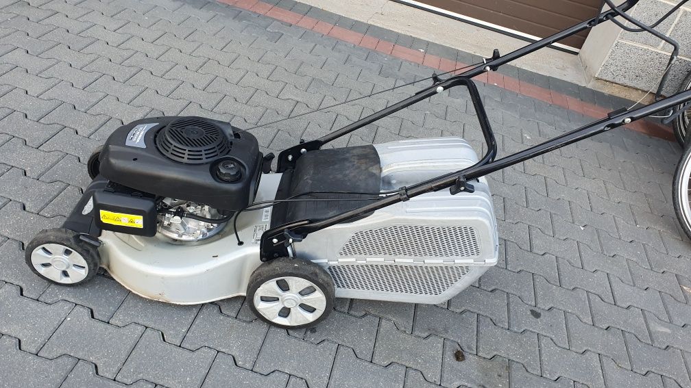 Kosiarka spalinowa z napędem
