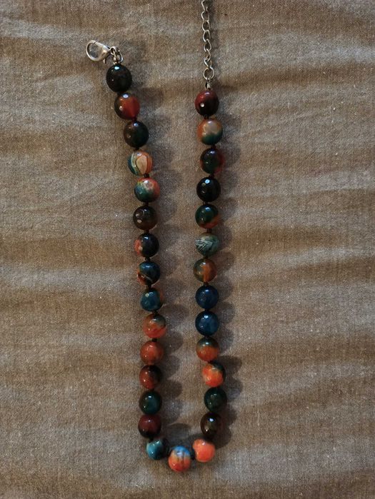 Colares em pedras naturais