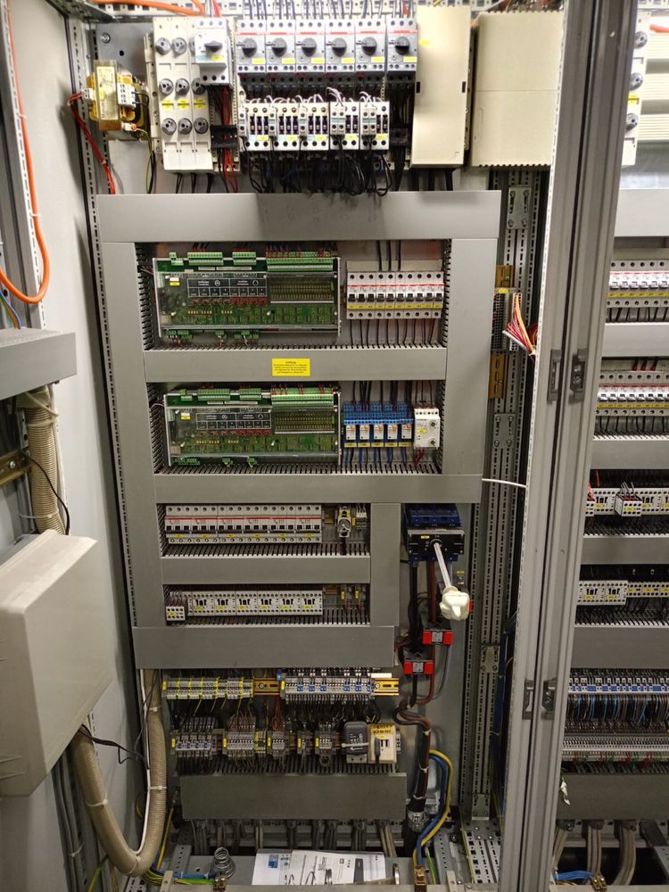 Szafa sterownicza elektryczna rozdzielnia serwerowa na prąd RITTAL
