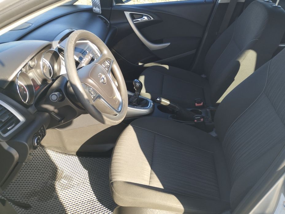 Опель Astra j продам