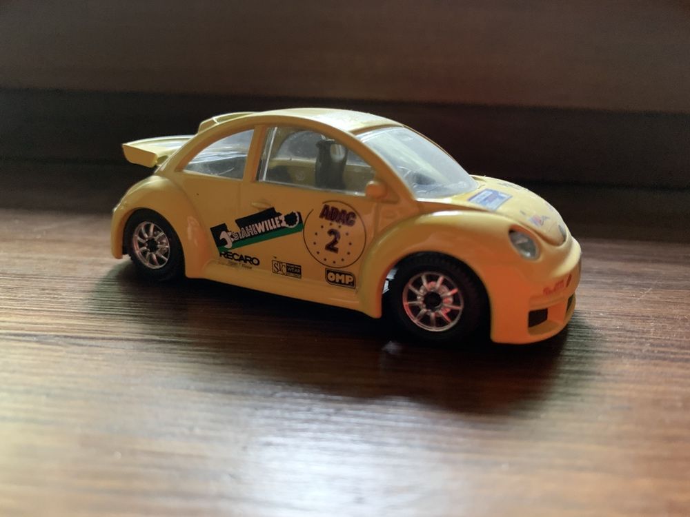 Volkswagen New Beetle Cup Model Burago 1:43