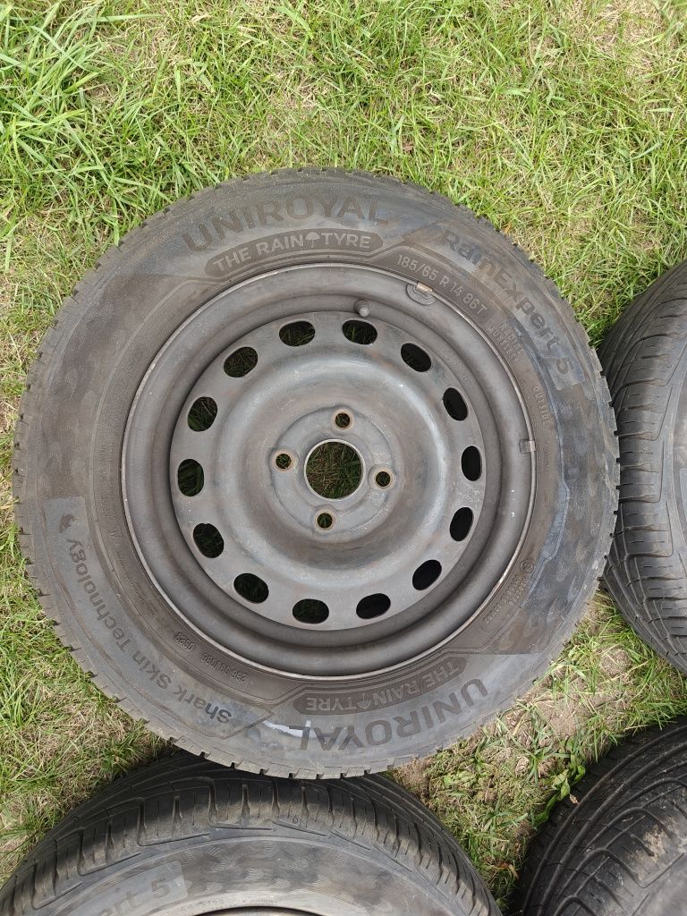 Uniroyal RaiExpert 5 185/65R14 z felgami ET45 4x100