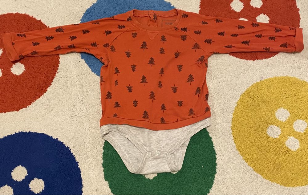 Czerwone body w czarne drzewka, r. 86