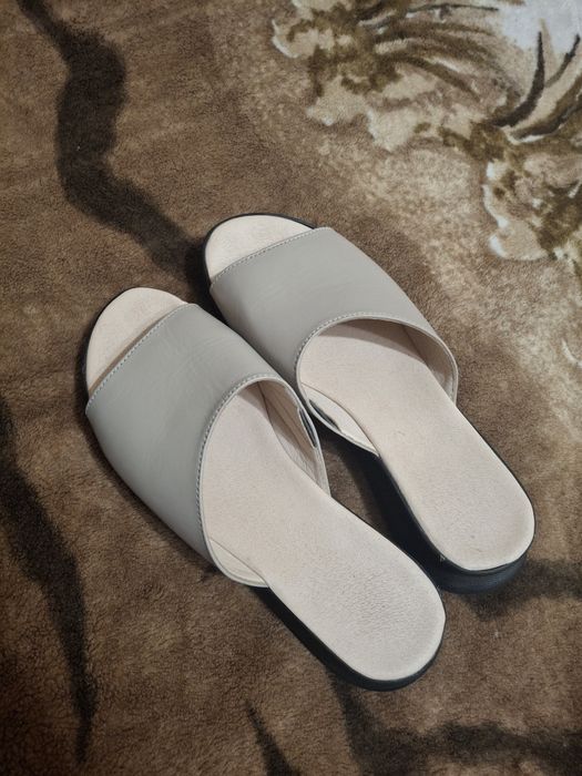 Продам класні шкіряні жіночі шльопанці